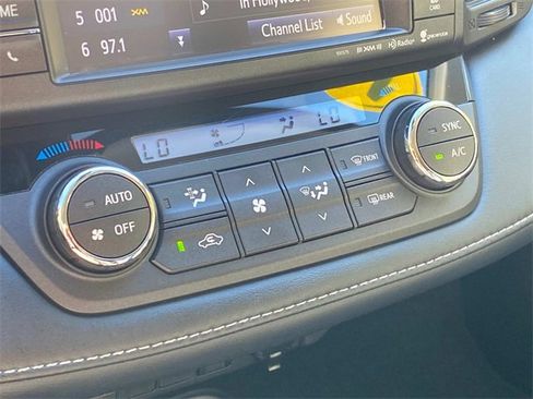 Used 2018 Toyota RAV4 Limited image 26
