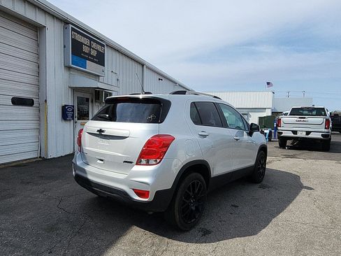 Used 2022 Chevrolet Trax LT w/ Sport Edition image 5