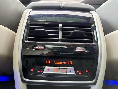 Used 2025 BMW X7 M60i AWD/4WD image 58