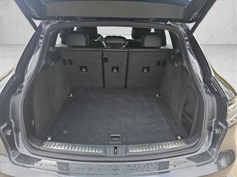 Used 2023 Porsche Macan image 6