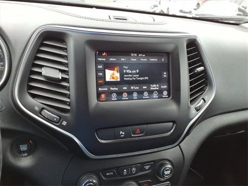 Certified 2019 Jeep Cherokee Latitude Plus w/ Cold Weather Group image 22