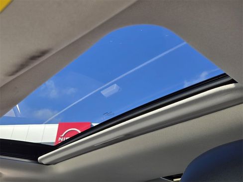 Used 2019 Nissan Pathfinder Platinum image 16