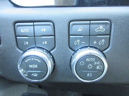 New 2026 GMC Sierra 2500 SLT AWD/4WD image 16