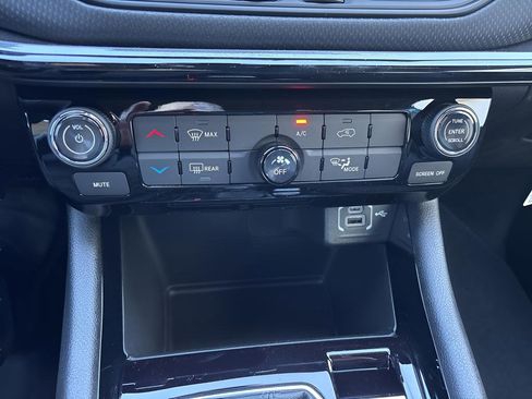 New 2026 Jeep Compass Latitude AWD/4WD image 25