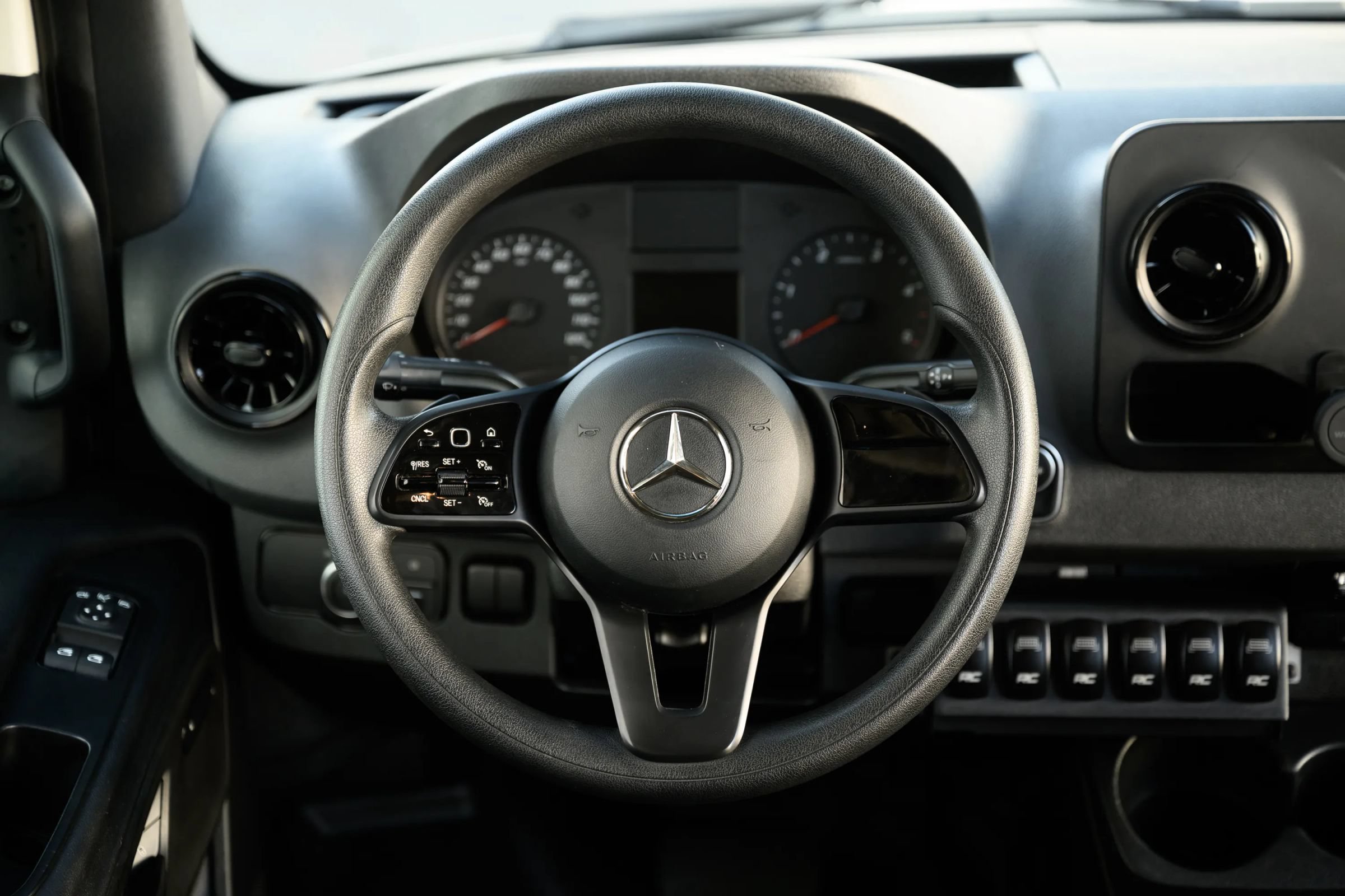 Used 2021 Mercedes-Benz Sprinter 2500 image 39