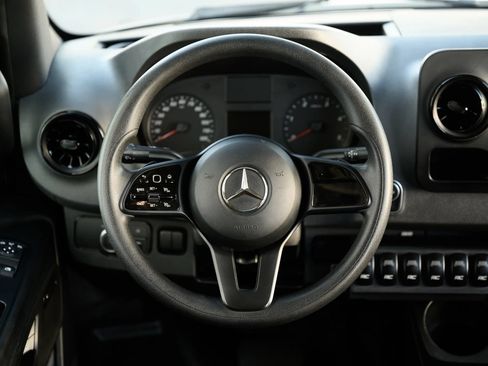 Used 2021 Mercedes-Benz Sprinter 2500 image 39
