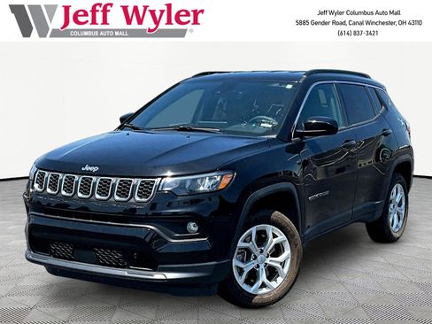 Used 2024 Jeep Compass Latitude w/ Convenience Group AWD/4WD image 1