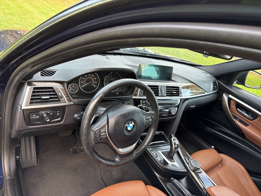 Used 2017 BMW 330i xDrive Sedan AWD/4WD image 3