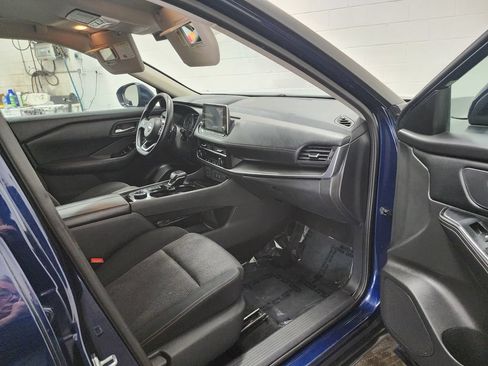 Used 2024 Nissan Rogue SV AWD/4WD image 32