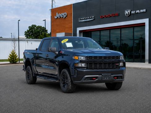 Used 2020 Chevrolet Silverado 1500 Custom Trail Boss w/ Custom Convenience Package AWD/4WD image 1