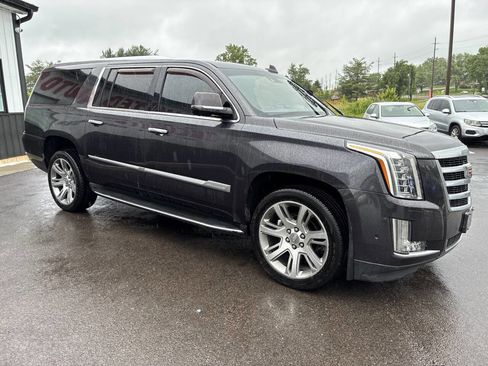 Used 2017 Cadillac Escalade ESV Luxury AWD/4WD image 5