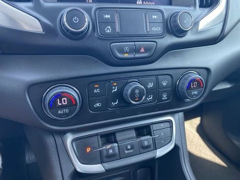 Used 2024 GMC Terrain SLT image 40