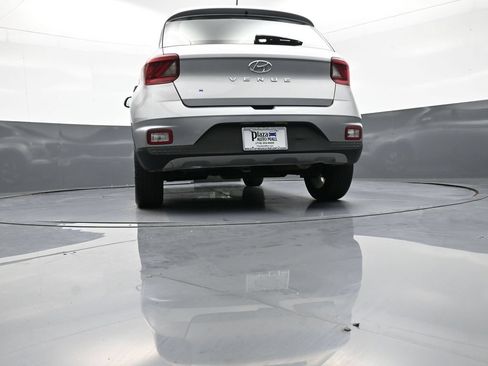 Certified 2024 Hyundai Venue SEL FWD image 31
