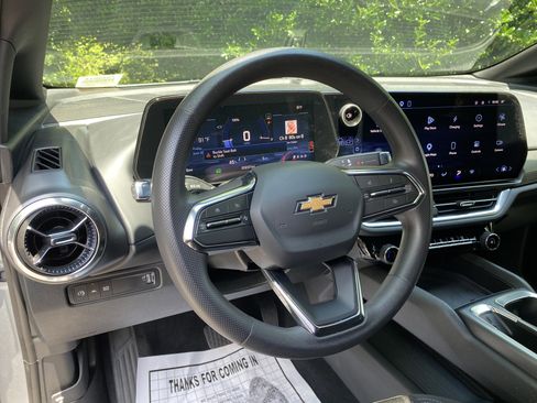 Used 2025 Chevrolet Equinox EV LT FWD image 17