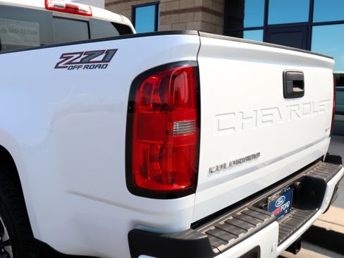 Used 2022 Chevrolet Colorado Z71 AWD/4WD image 18