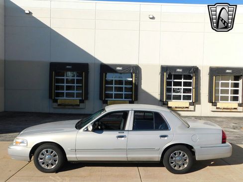 Used 2008 Mercury Grand Marquis LS image 2