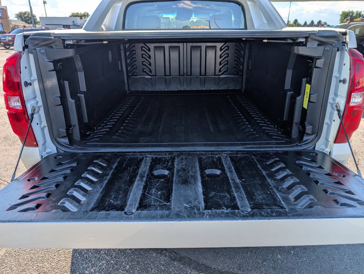Used 2013 Chevrolet Avalanche LTZ AWD/4WD image 7