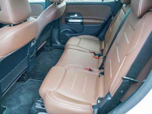 Used 2022 Mercedes-Benz GLB 250 image 17