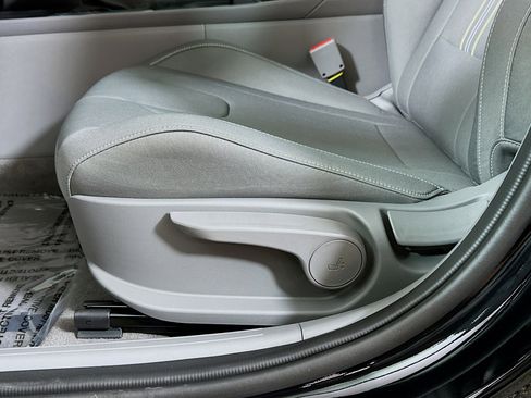 New 2026 Hyundai Elantra Sport FWD image 18