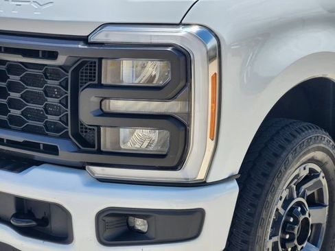 Used 2023 Ford F250 Lariat w/ Sport Appearance Package AWD/4WD image 9