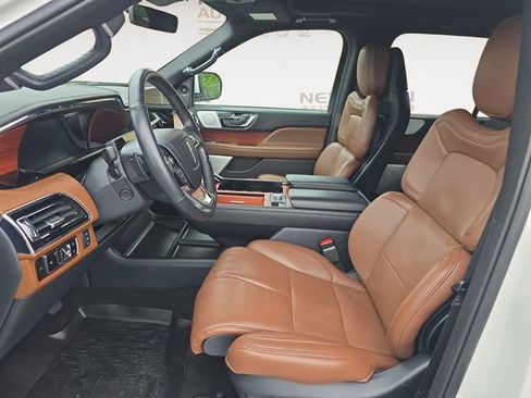 Used 2024 Lincoln Navigator Reserve AWD/4WD image 9