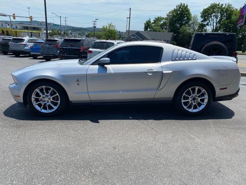 Used 2011 Ford Mustang Premium w/ 202A Rapid Spec Order Code RWD image 6
