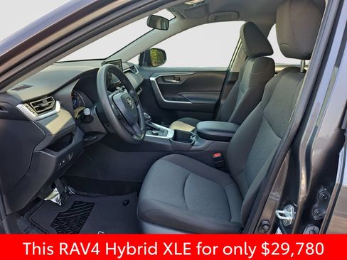 Used 2022 Toyota RAV4 XLE AWD/4WD image 22