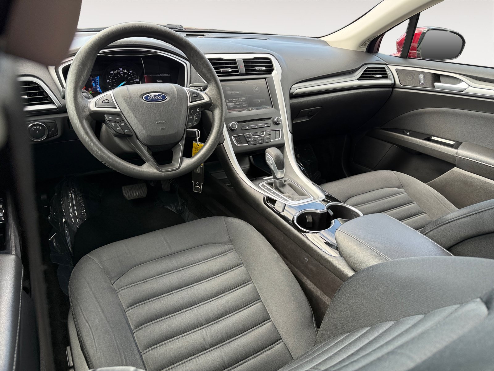 Used 2016 Ford Fusion SE FWD image 15