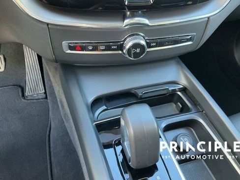 Certified 2025 Volvo XC60 B5 Core image 18