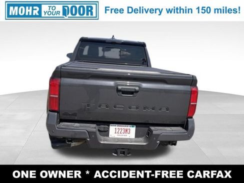 Used 2024 Toyota Tacoma TRD Sport w/ TRD Sport Premium Package AWD/4WD image 4
