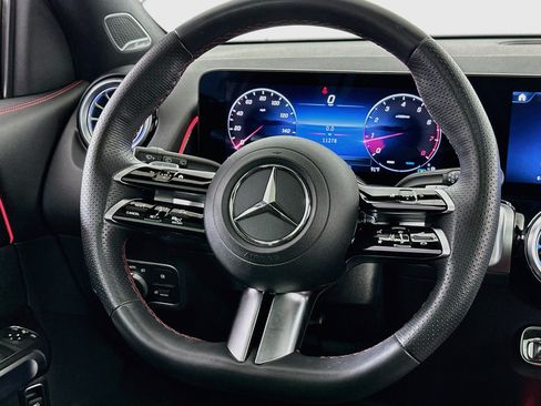 Used 2024 Mercedes-Benz GLB 250 4MATIC image 8