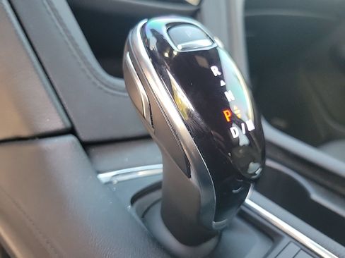 Used 2025 Cadillac XT6 Luxury FWD image 30