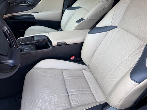 Used 2019 Lexus ES 350 Ultra Luxury w/ Accessory Package 2 FWD image 15