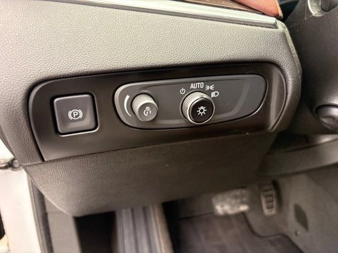Used 2019 Buick Enclave Avenir FWD image 13