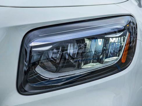 New 2026 Mercedes-Benz GLB 250 4MATIC image 4