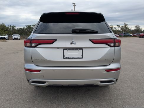 Used 2023 Mitsubishi Outlander SE image 6