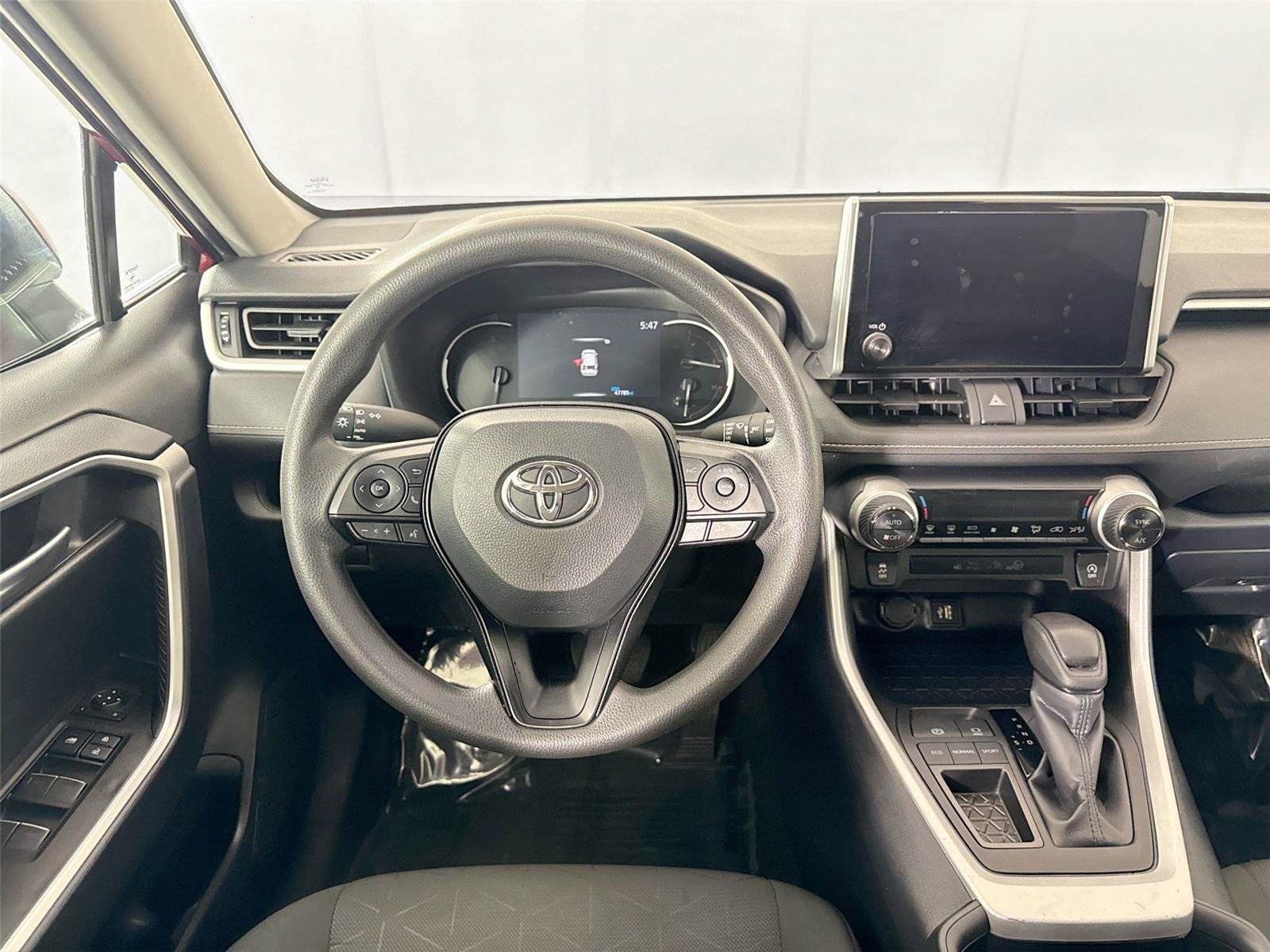 Certified 2025 Toyota RAV4 XLE FWD image 31