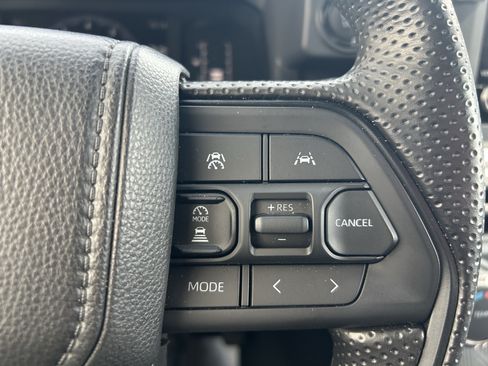 Certified 2025 Toyota Tacoma SR5 AWD/4WD image 24