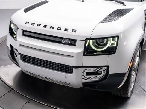 Used 2023 Land Rover Defender 130 SE AWD/4WD image 9