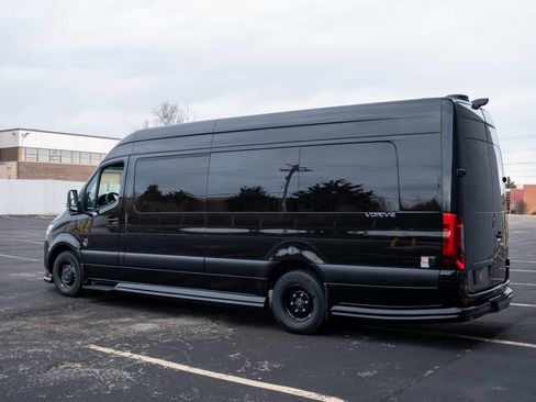 Used 2024 Mercedes-Benz Sprinter 3500 image 8