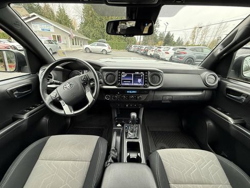 Used 2023 Toyota Tacoma TRD Sport image 19
