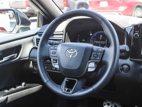 Used 2026 Toyota Camry Hybrid w/ Multimedia Upgrade Package image 18