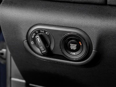 Used 2022 Maserati Levante GT image 39