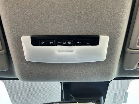 Used 2025 Nissan Versa SV image 16