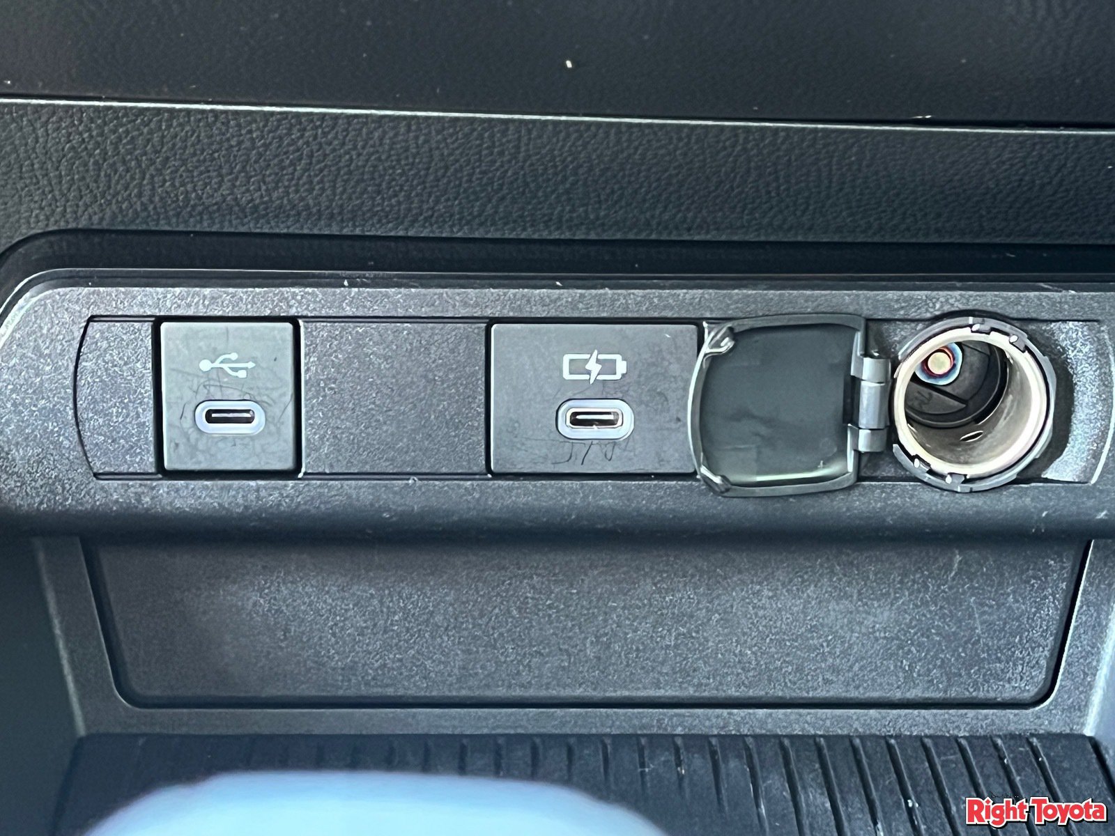 Certified 2025 Toyota Prius Plug-In Hybrid FWD image 27