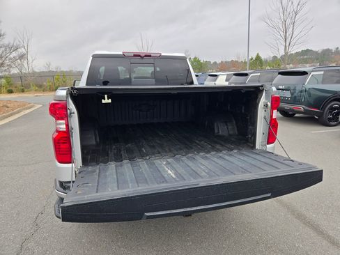 Used 2022 Chevrolet Silverado 1500 LT w/ Safety Package image 18