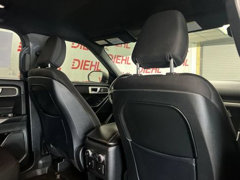 Used 2020 Ford Explorer XLT w/ Comfort Package AWD/4WD image 12