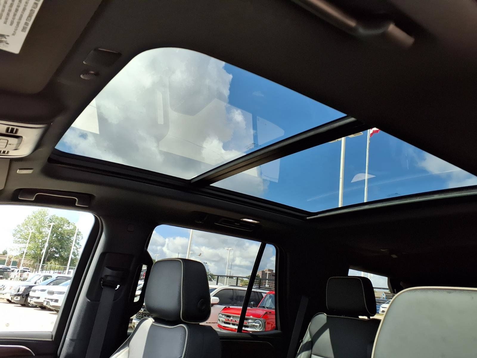 Used 2023 Chevrolet Tahoe Premier RWD image 11