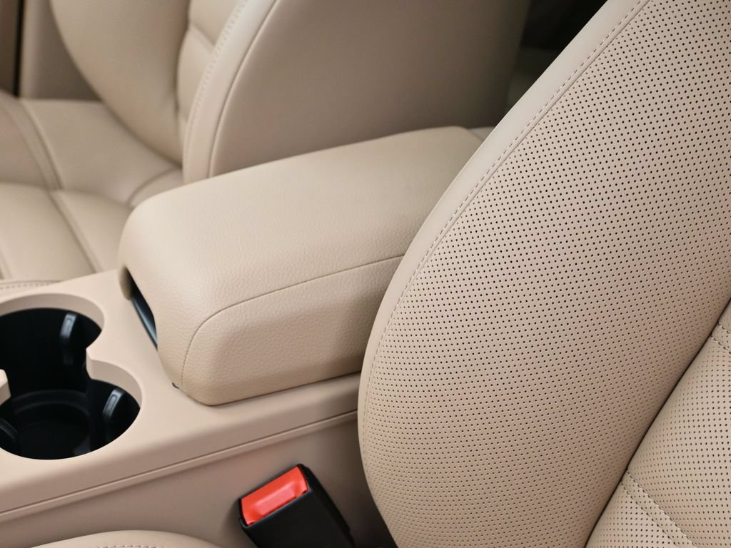 Certified 2026 Porsche Macan AWD/4WD image 21