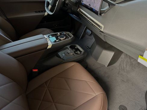 Used 2025 BMW iX xDrive50 image 18